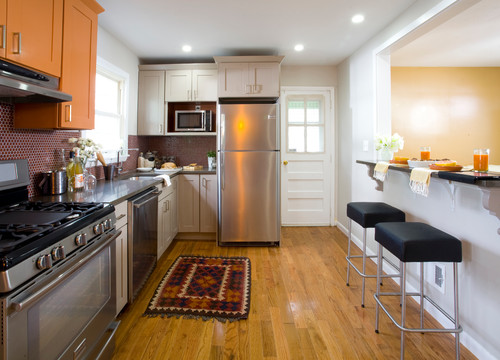 Island with Seating in Small Kitchen - Photo