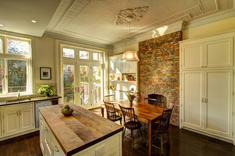 rustic kitchen with ceiling medallion