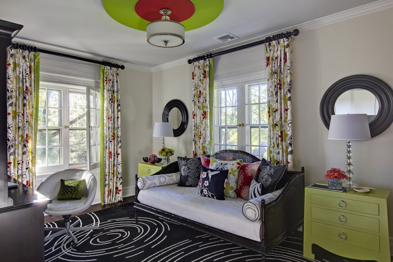 teen bedroom with ceiling medallion